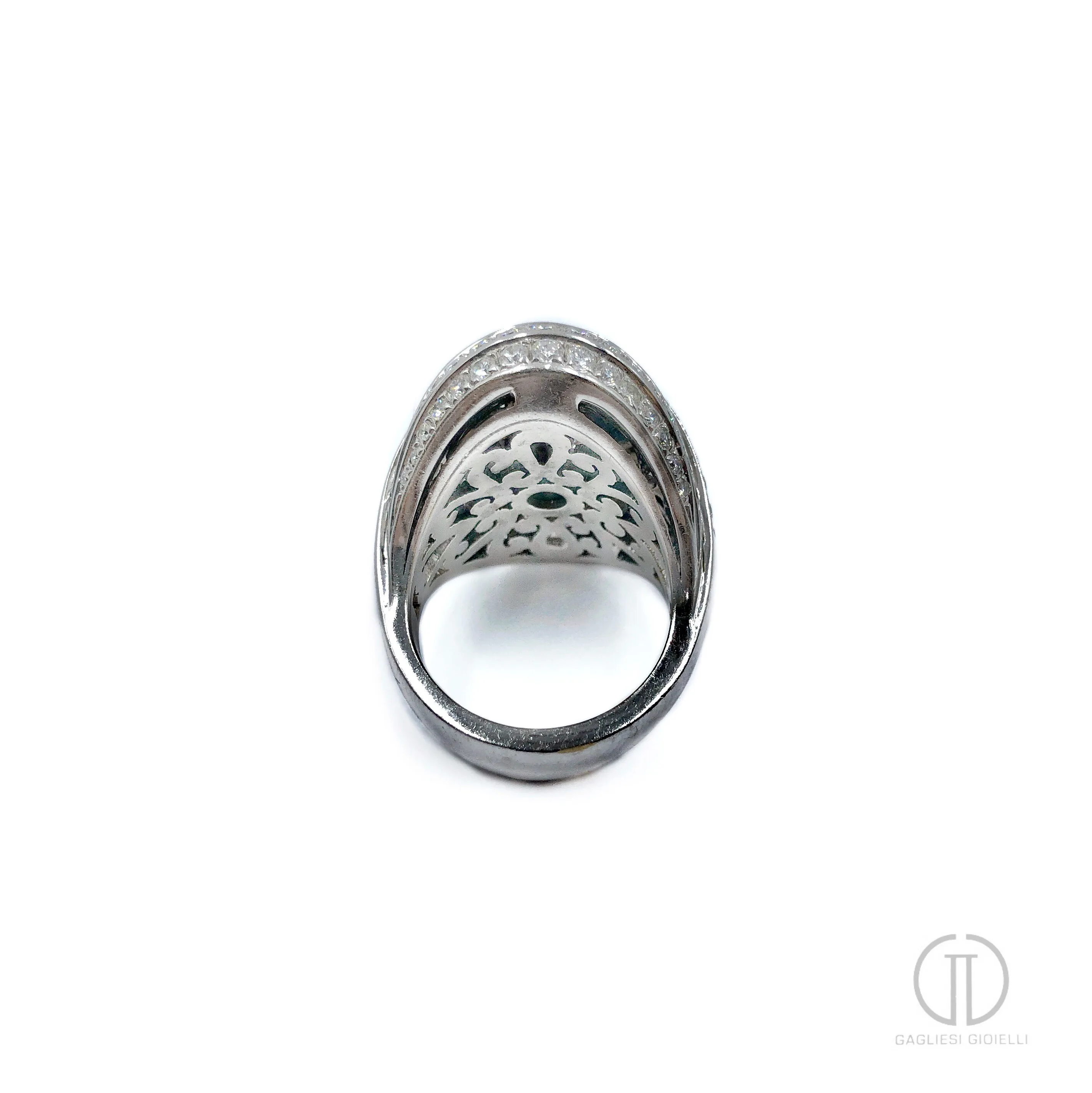 Anello modello grande di diamanti ricondizionato