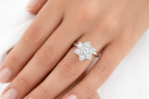 Anello oro bianco fiore diamanti 1,80ct