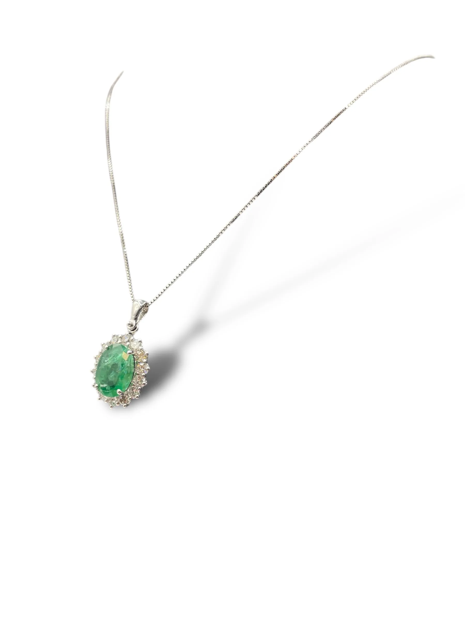 Collana con smeraldi e diamanti