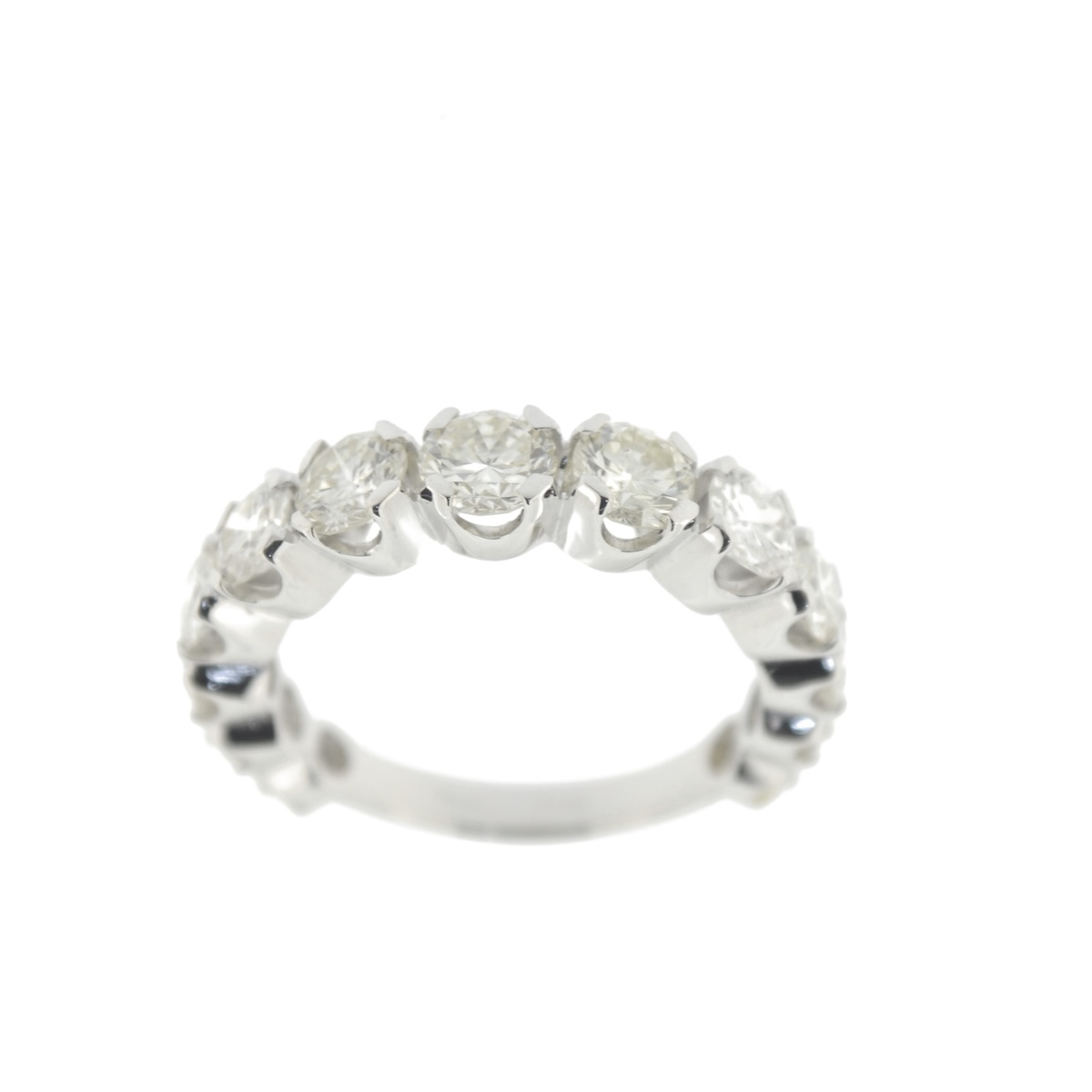 Anello in oro bianco modello riviera