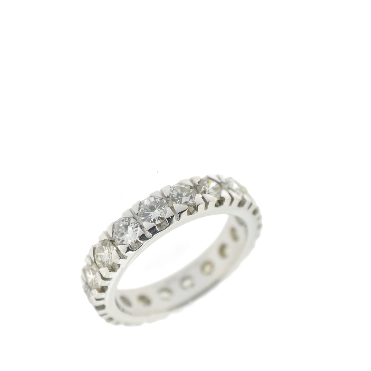 anello modello eternity con diamanti