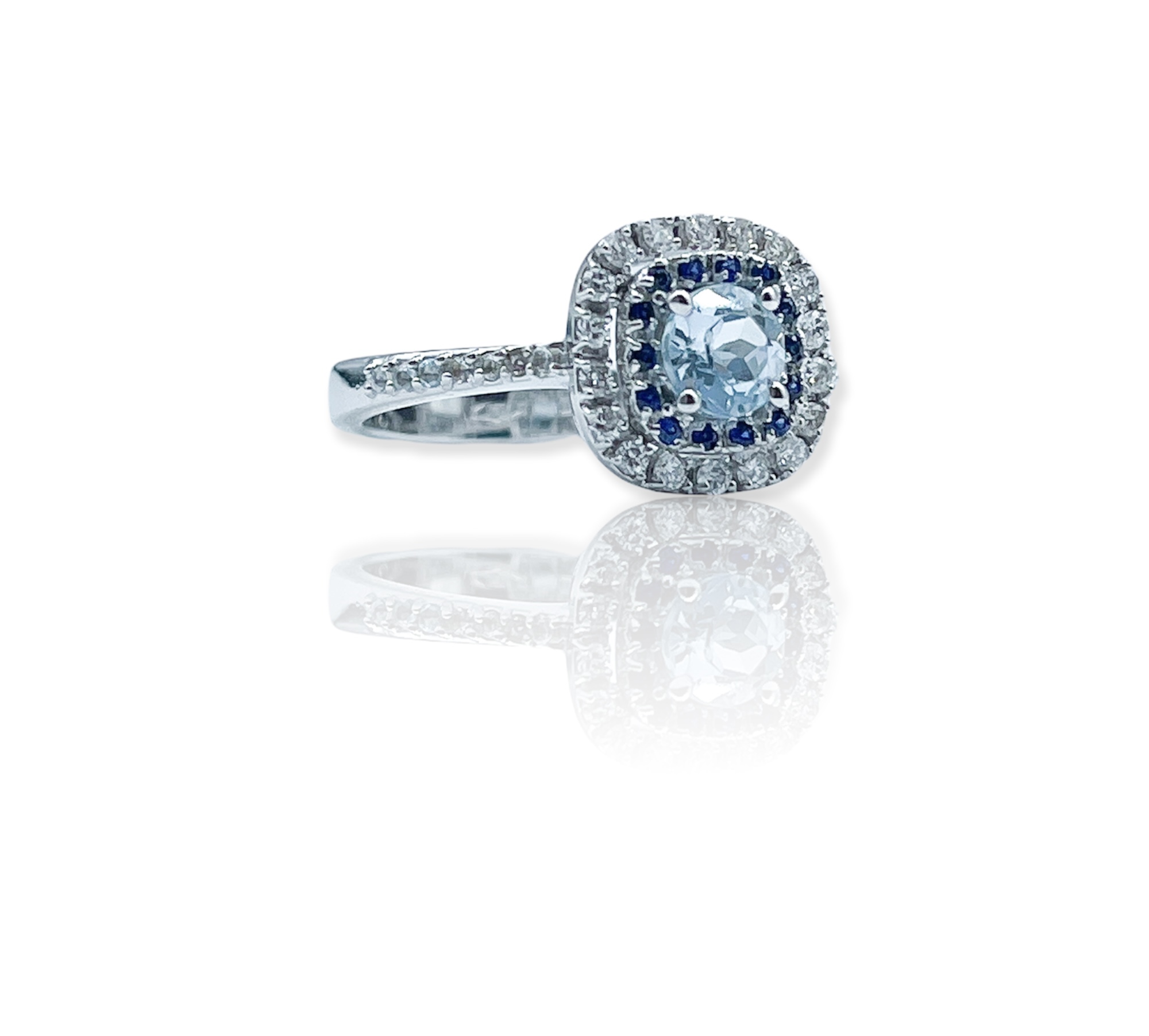 Anello con diamanti e zaffiro in offerta