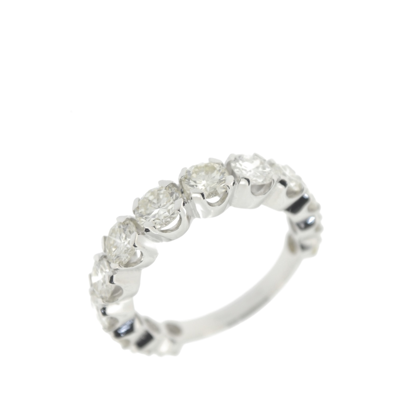 Anello in oro bianco con diamanti