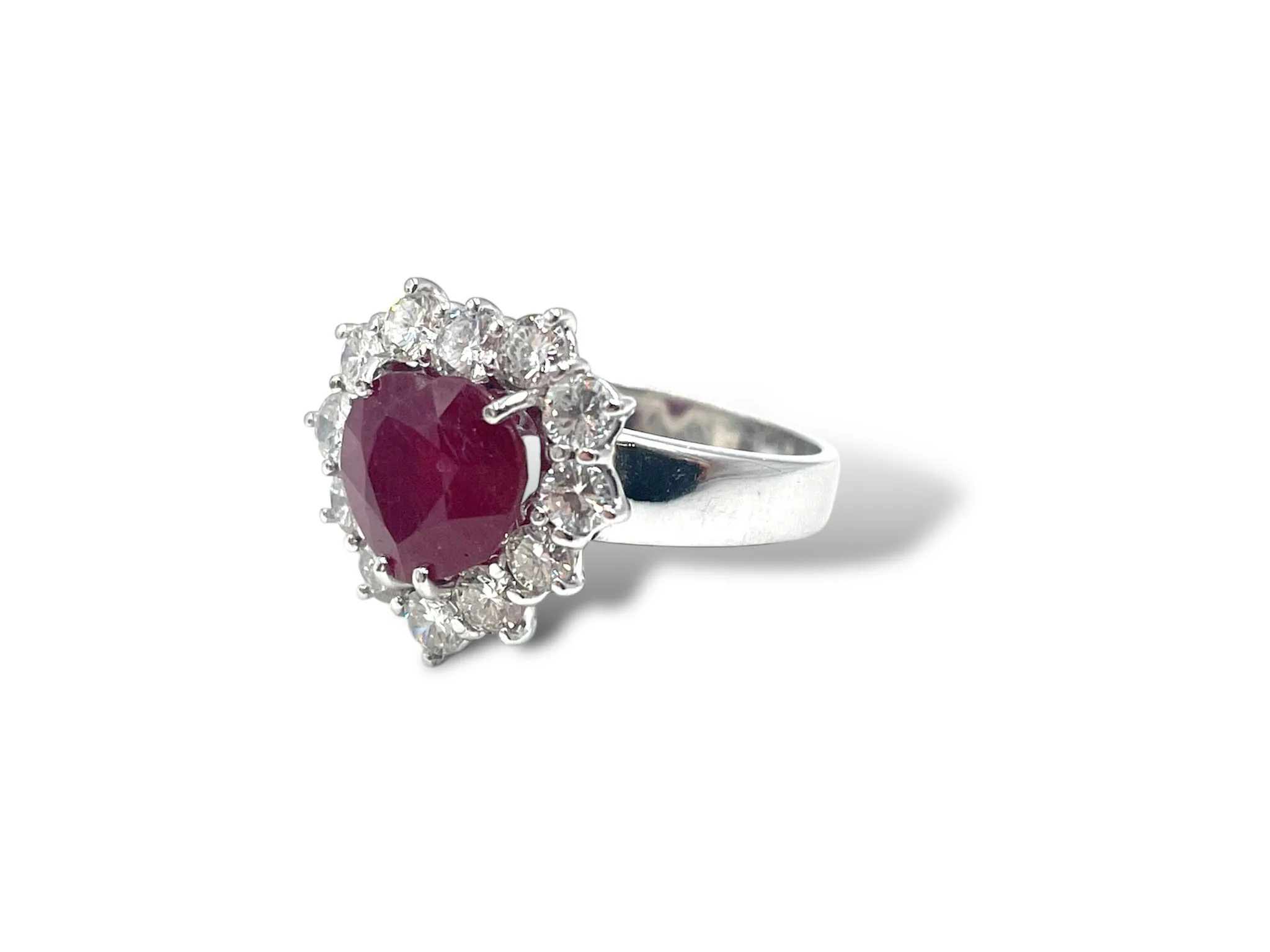 Anello Rubino a cuore e diamanti usato