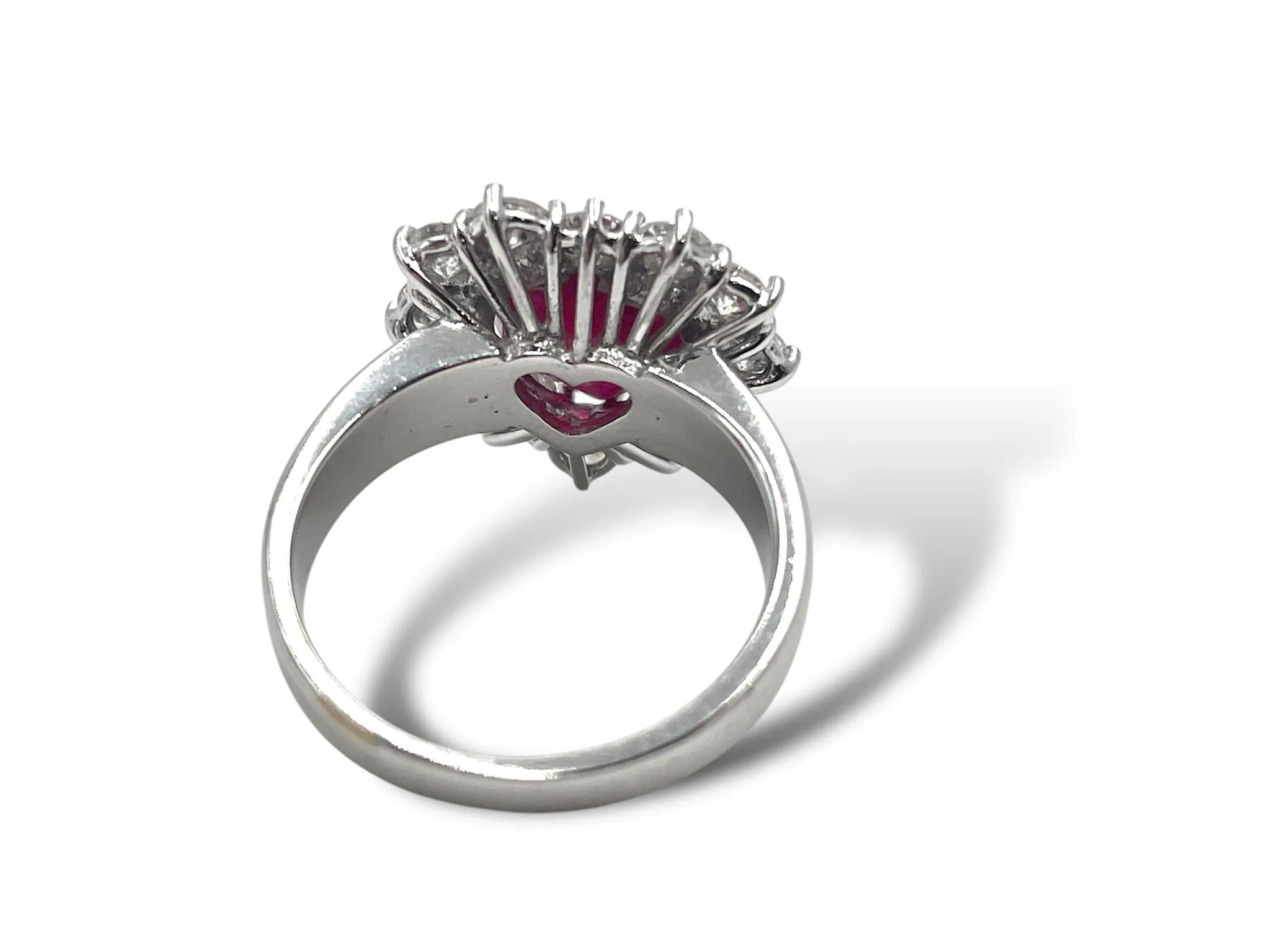 Anello Rubino a cuore e diamanti certificato