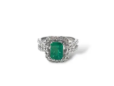 anello con smeraldo e diamanti certificato