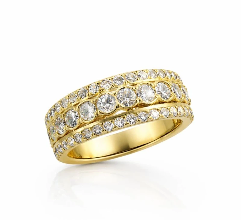 Anello fascia in oro giallo e diamanti