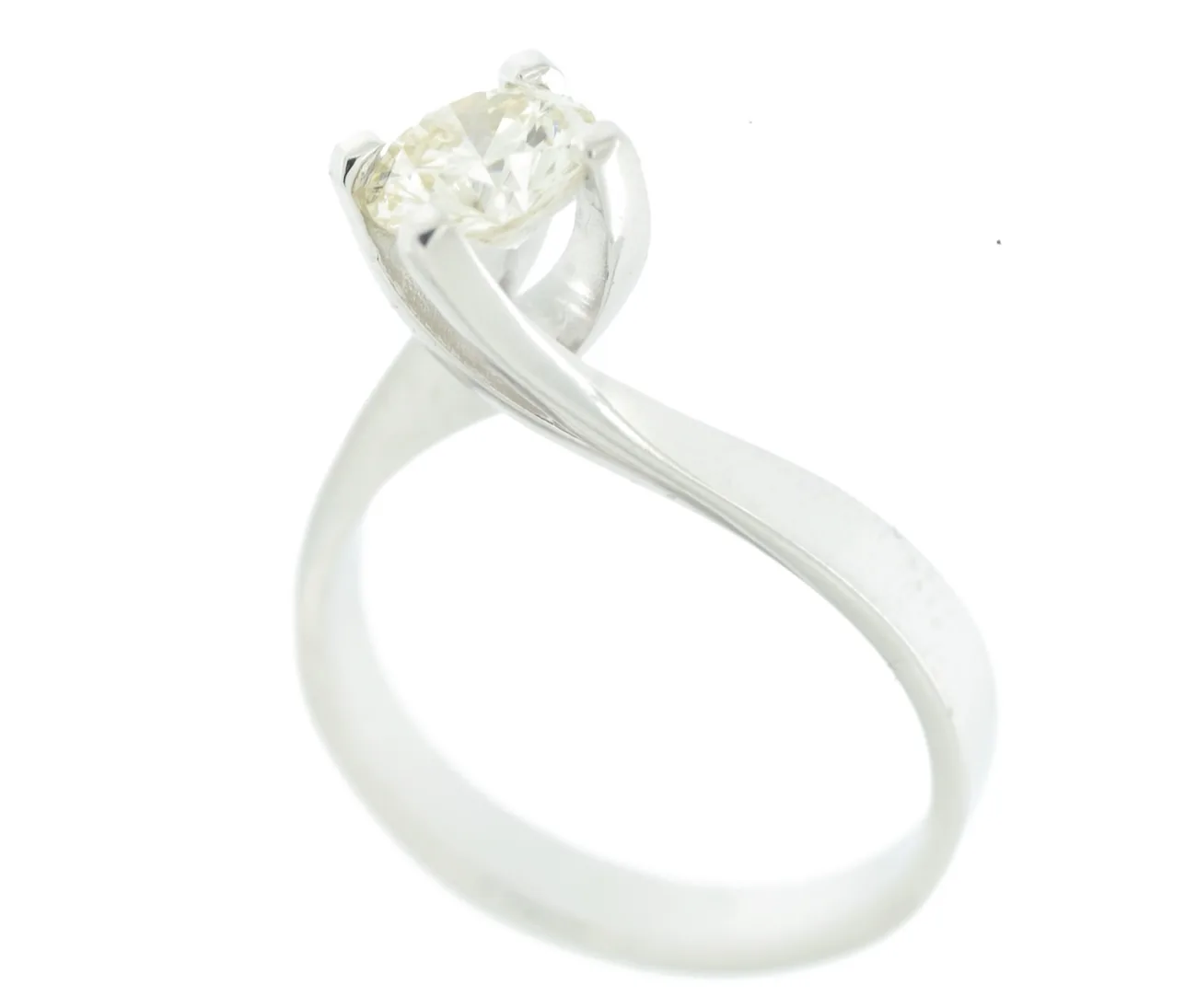 anello con diamante certificato