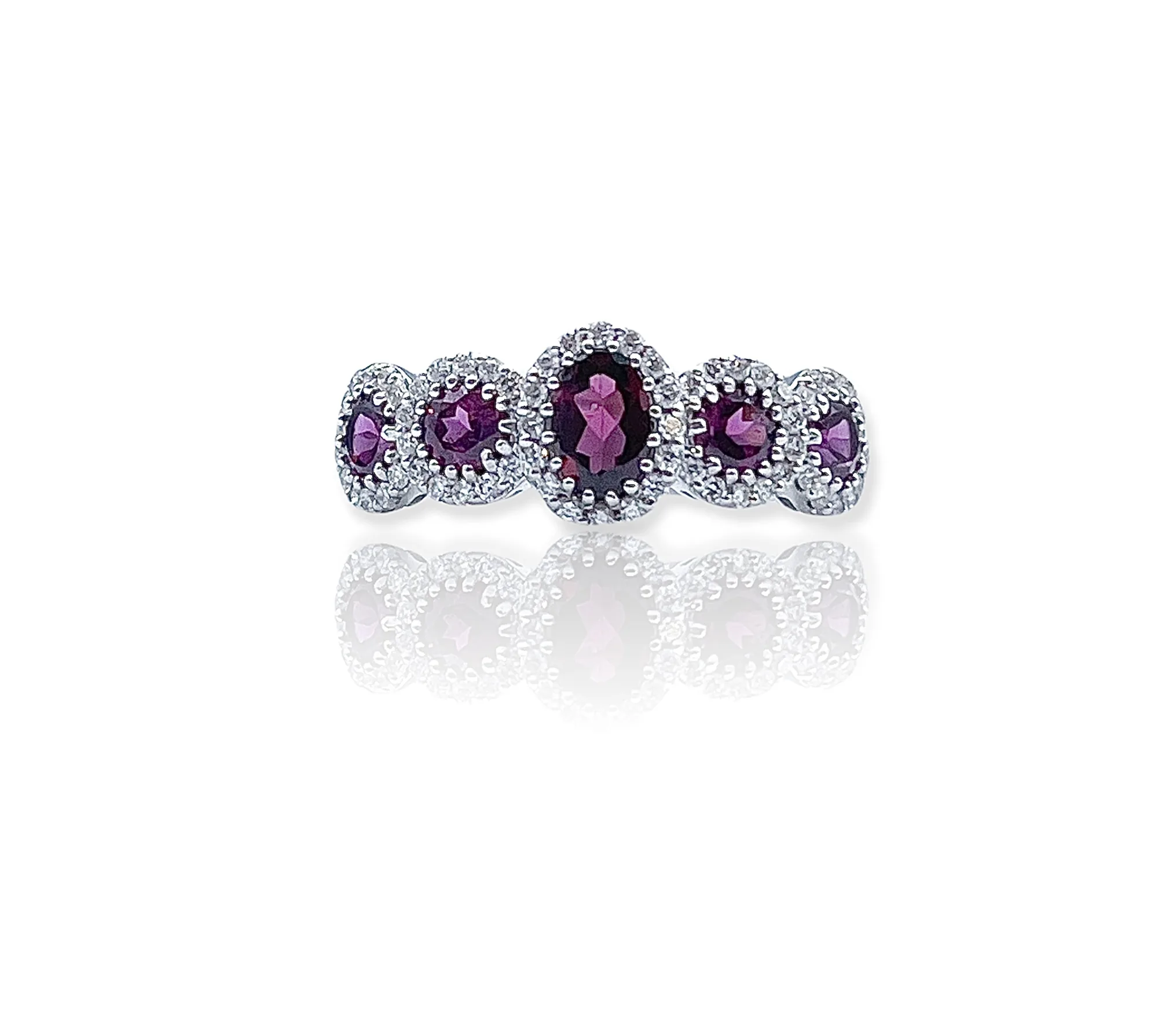 Anello riviera con diamanti e rodolite rossa