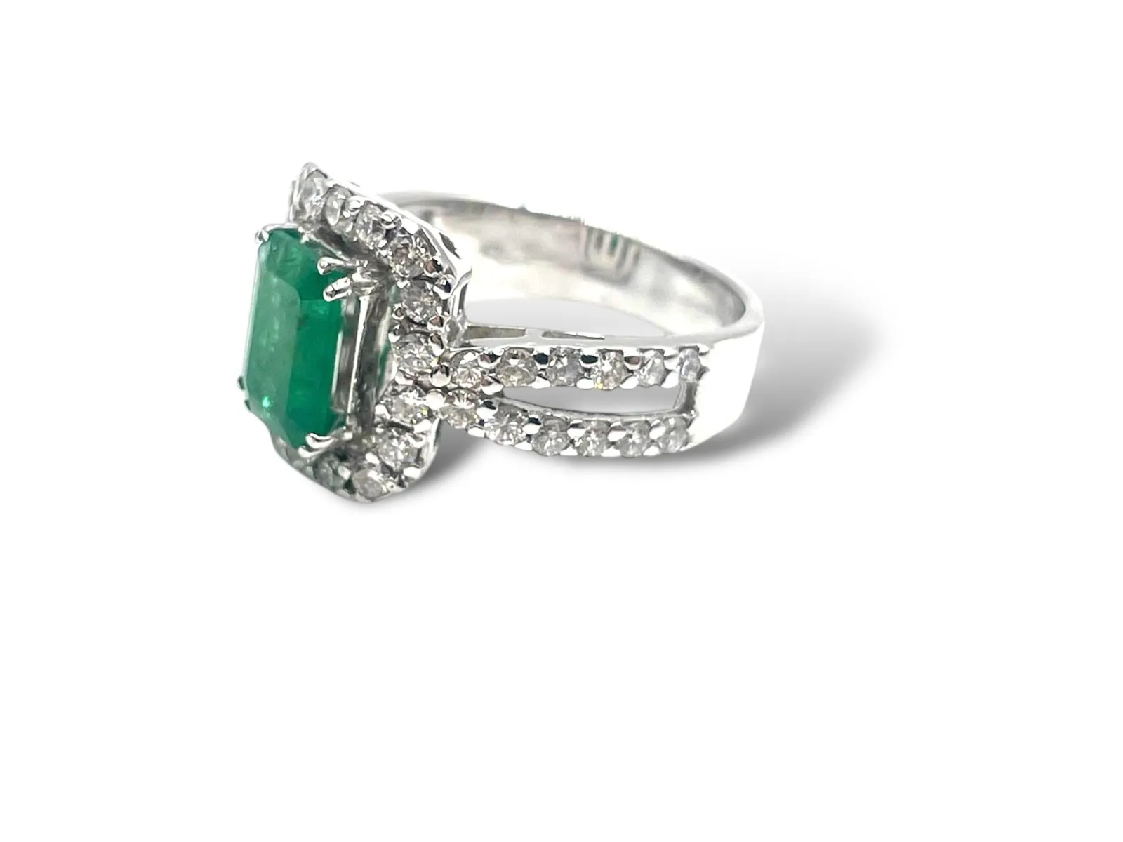 anello con smeraldo e diamanti nuovo