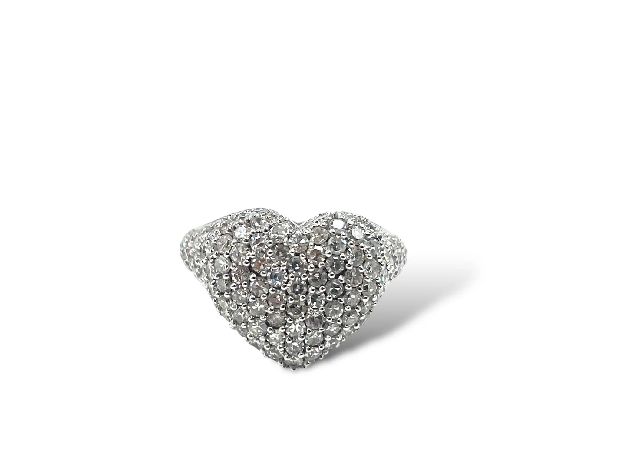 Anello a cuore con pavè di brillanti