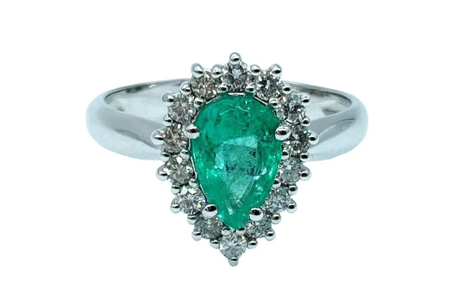 Anello con smeraldo a goccia e diamanti