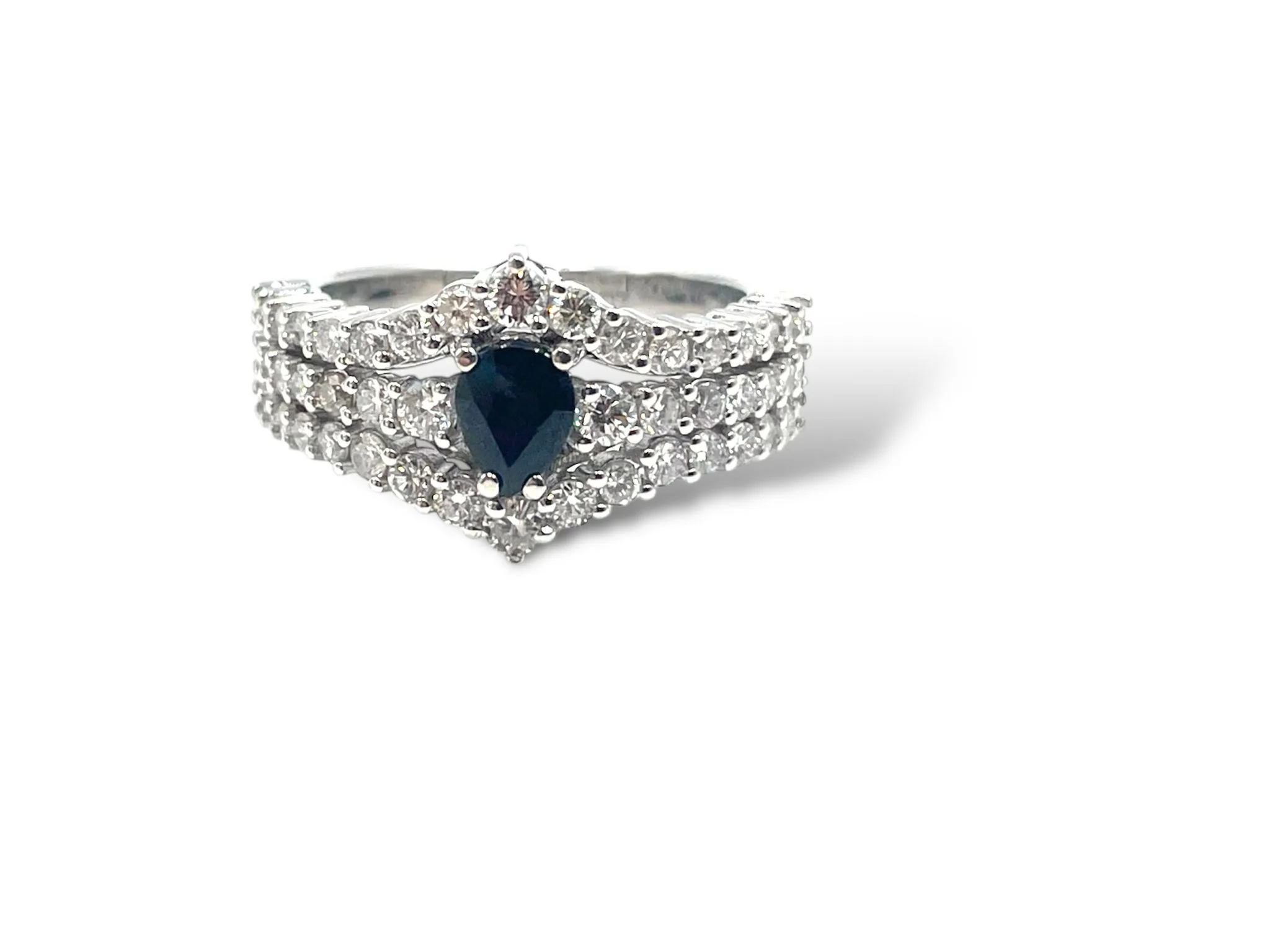 Anello fascia di diamanti e zaffiro