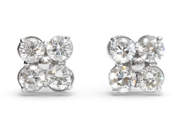 Orecchini tipo fiore 0,44 ct