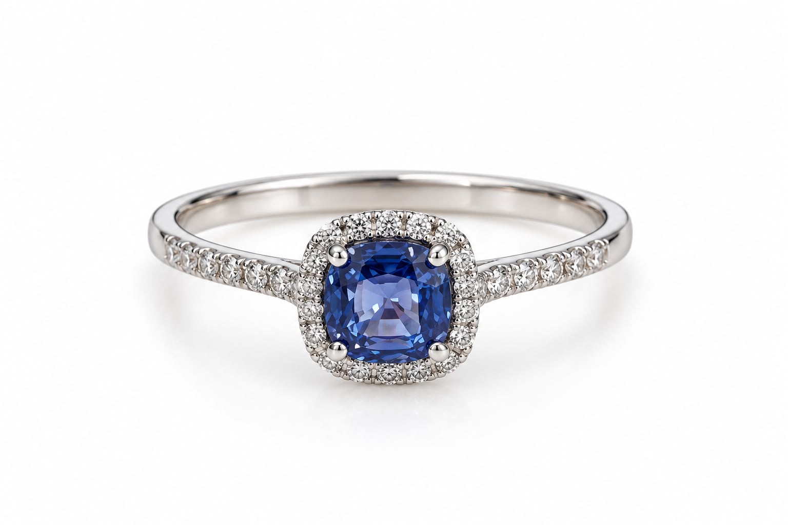 Anello con zaffiro cushion
